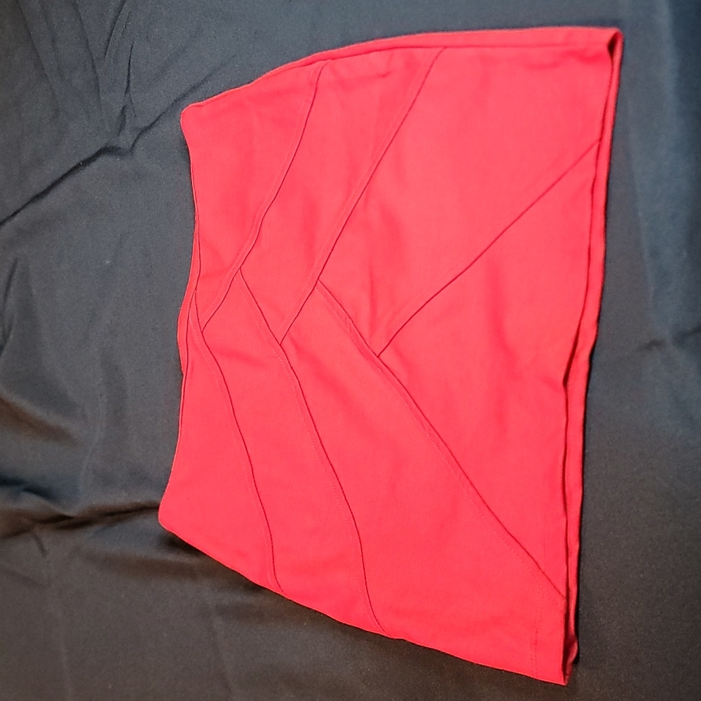 Basic house. Fire red stretch skirt. Med.